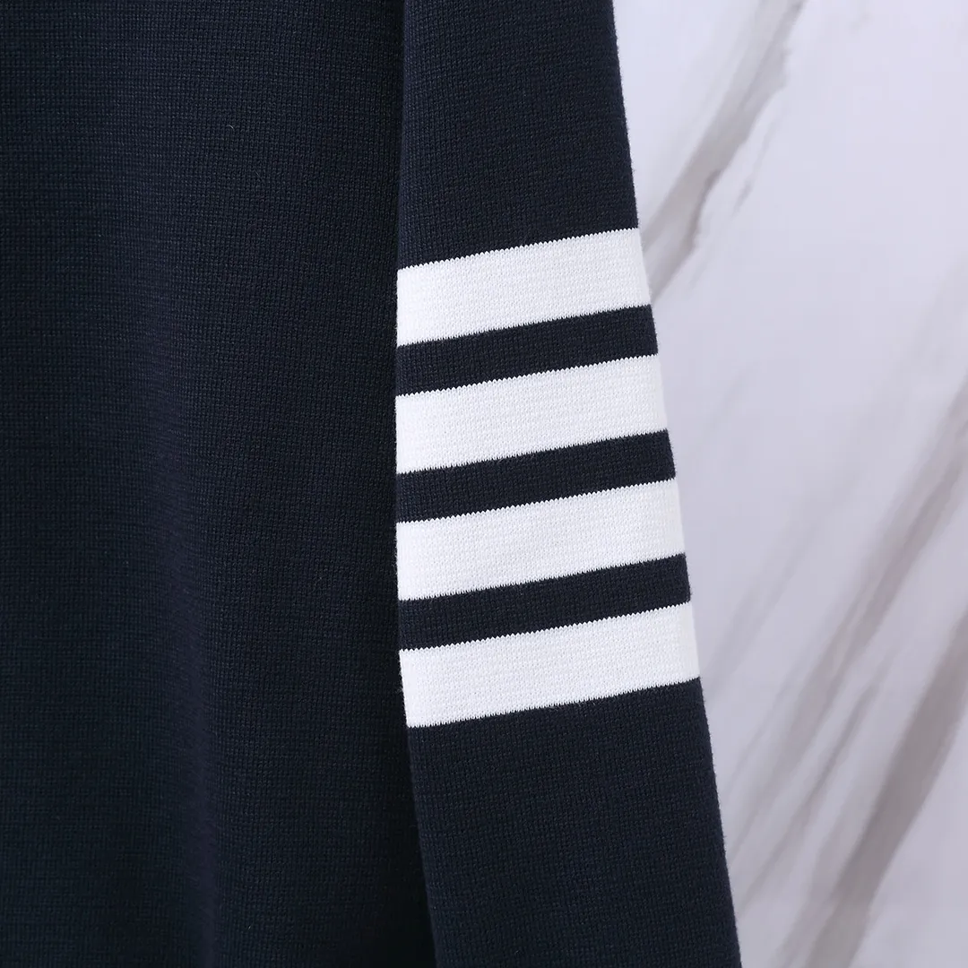 ：M 02 （TBClassic ） THOM BROWNE .TBClassic Breathable Same Style ：White/Navy Blue /Gray/ Blue Size：1/2/3/4